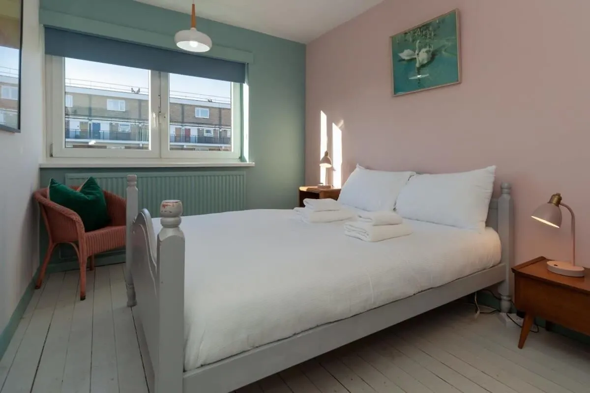 Central London Stylish 4 Bedroom Apartment