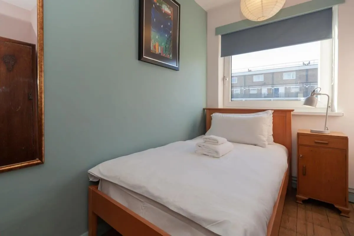 Central London Stylish 4 Bedroom Apartment
