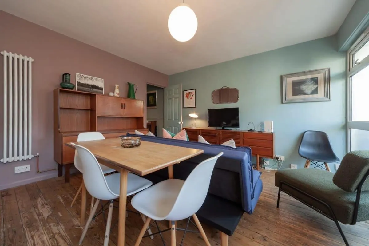 Central London Stylish 4 Bedroom Apartment 0*,  United Kingdom