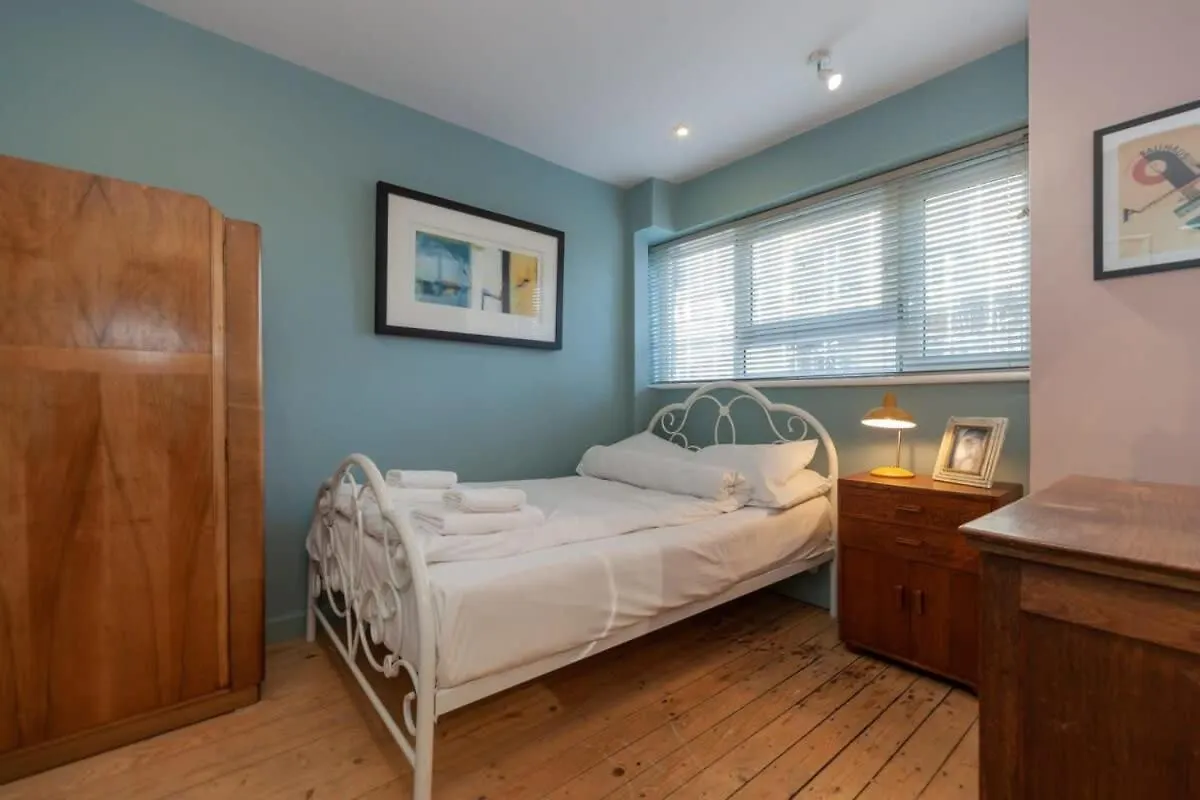Central London Stylish 4 Bedroom Apartment 0*,