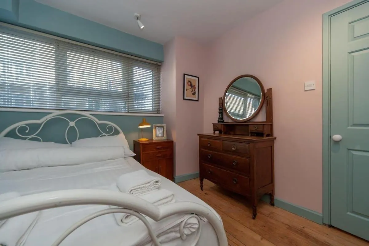 Central London Stylish 4 Bedroom Apartment