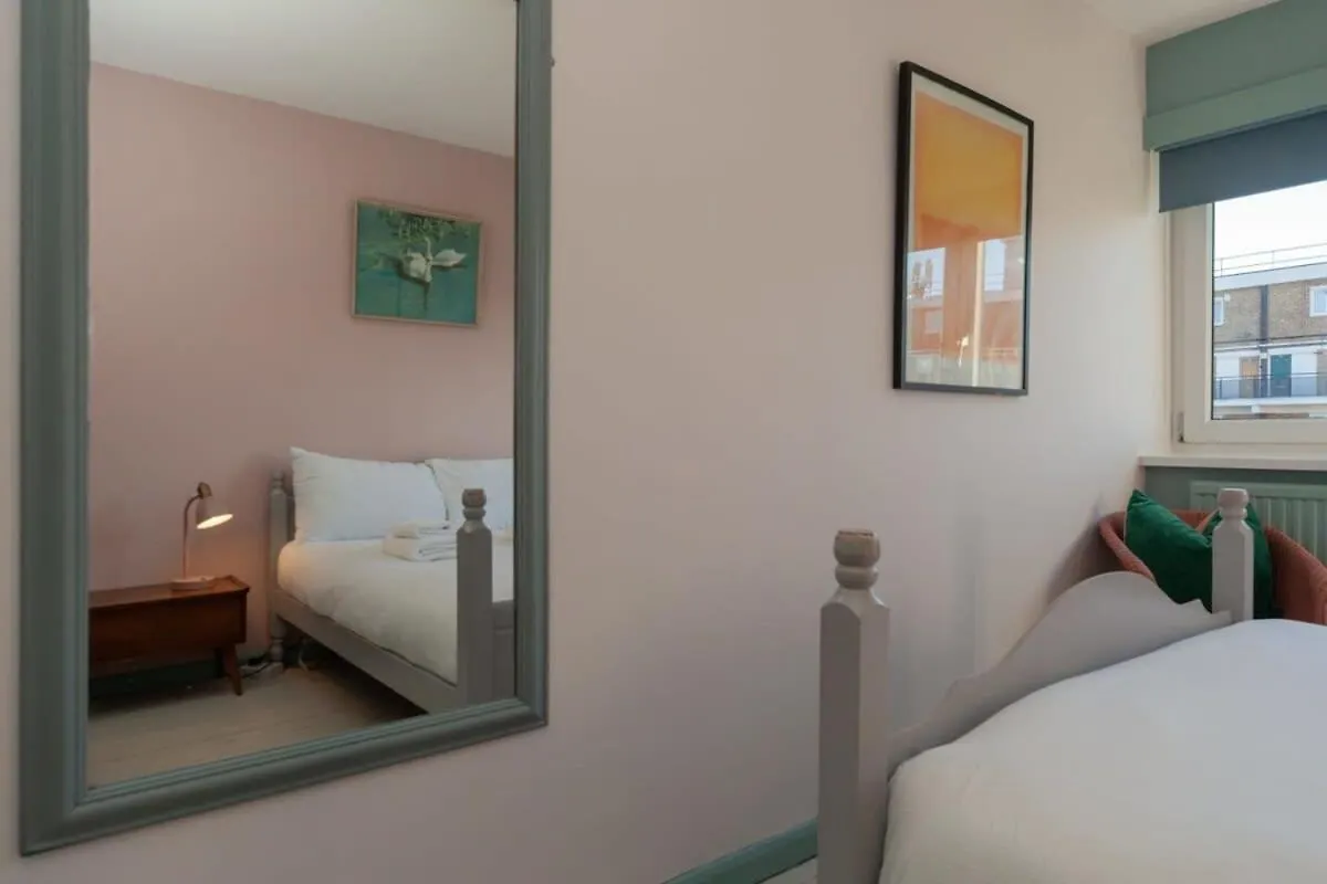 Central London Stylish 4 Bedroom Apartment