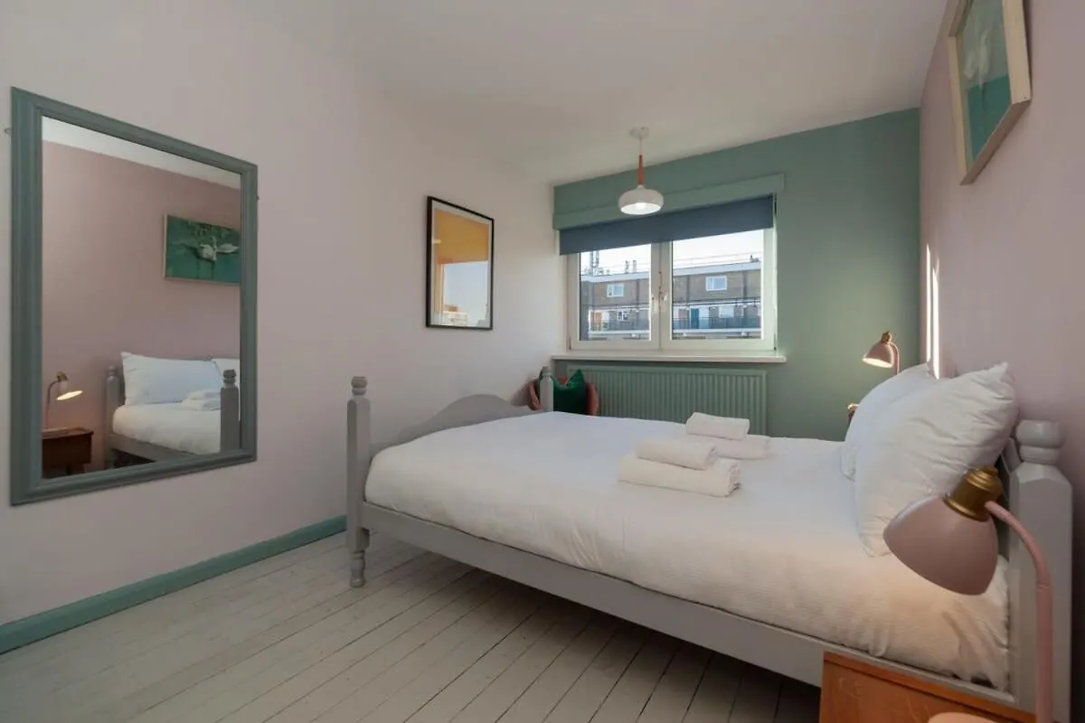Central London Stylish 4 Bedroom Apartment 0*,  United Kingdom