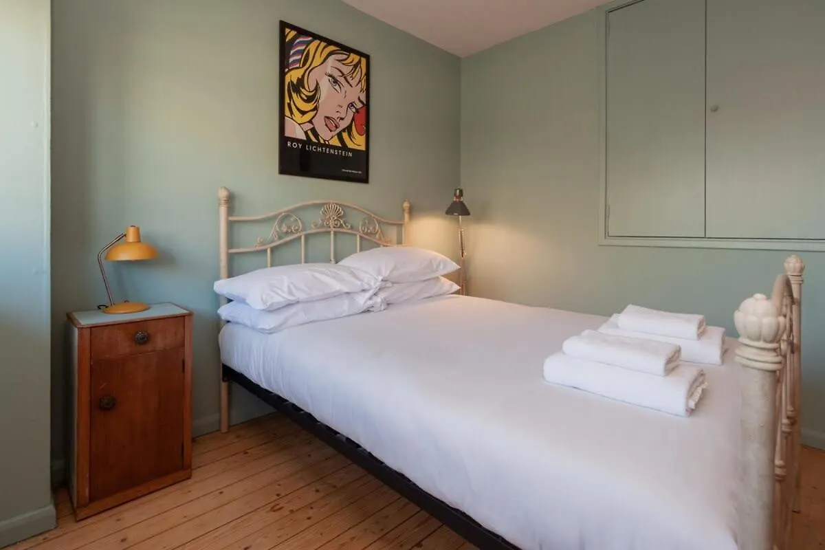 Central London Stylish 4 Bedroom Apartment