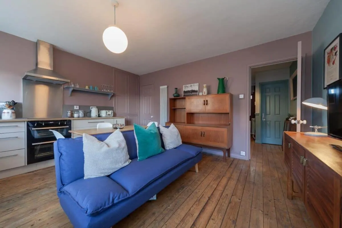 Central London Stylish 4 Bedroom Apartment