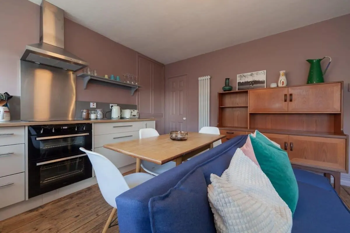 Central London Stylish 4 Bedroom Apartment